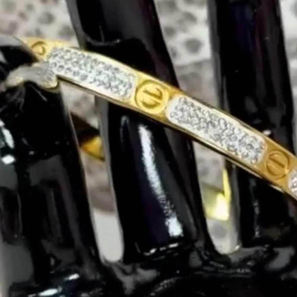A-1DC-42: BRACELET: Gold-Tone w/Circle & Dash Detailing & Rhinestones, NWOT